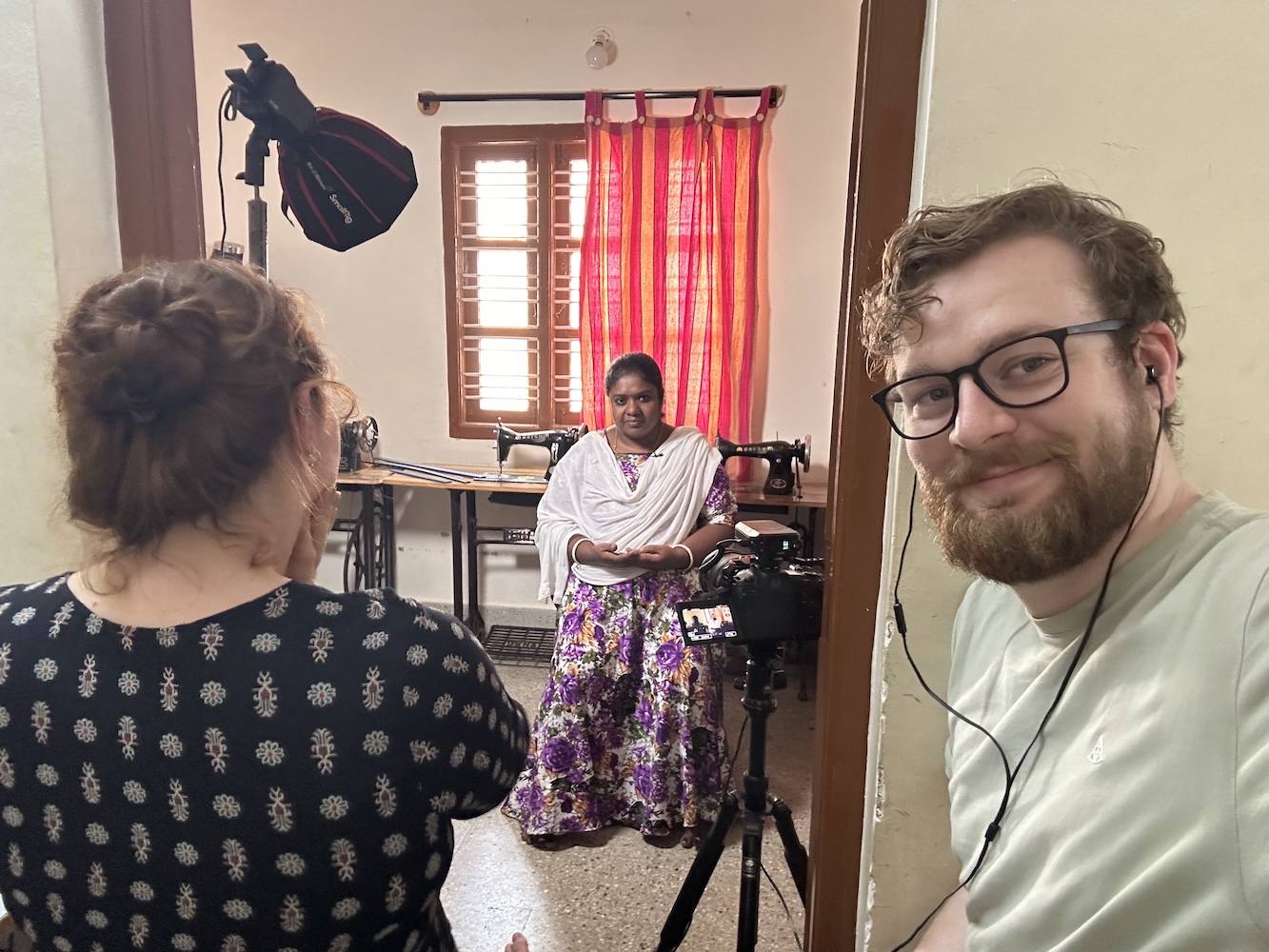 Thom de Bie filmt op locatie in India